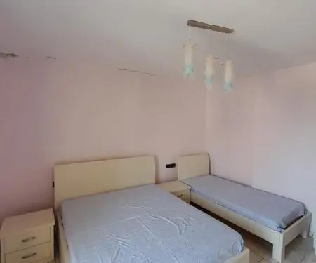 Shitet Apartament me pamje nga deti