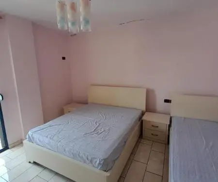 Shitet Apartament me pamje nga deti