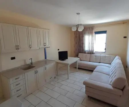 Shitet Apartament me pamje nga deti