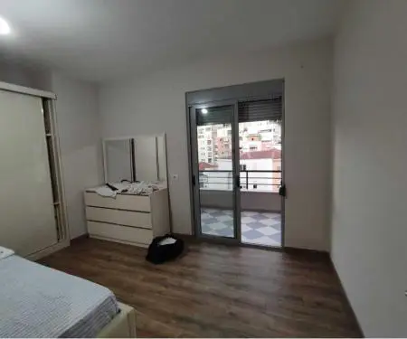 Shitet Apartament te fresku