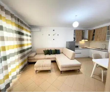 Shitet Apartament plazh golem tek hotel bonita 20m large nga deti.