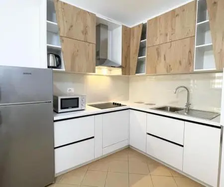 Shitet Apartament plazh golem tek hotel bonita 20m large nga deti.