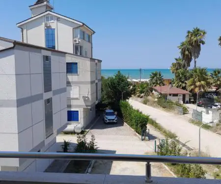 Shitet Apartament me pamje nga deti