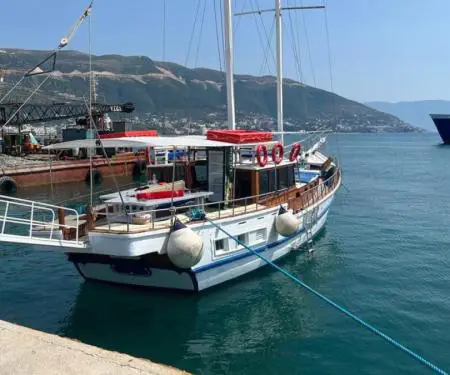 Anije turistike  Gulet