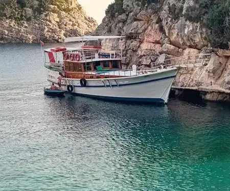 Anije turistike  Gulet