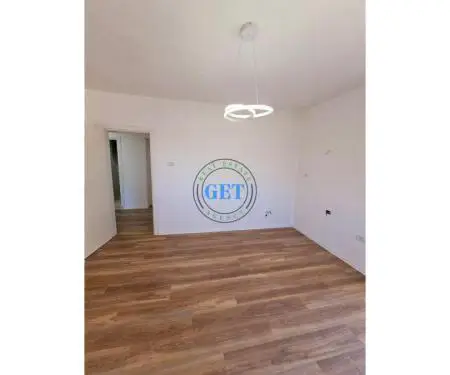 SHITET, APARTAMENT 2+1, PRANE DREJTORIS SE POLICISE, DURRES