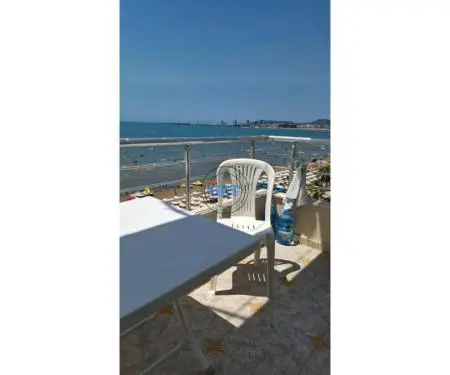 Jepet me qira, Apartament 1+1, pamje ballore me detin, Plazh Iliria, Durrës - 6