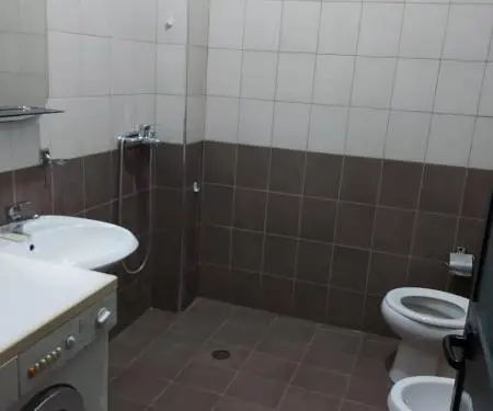 Jepet me qera, 1 +1, 46 000 ALL, rruga Artan Lenja