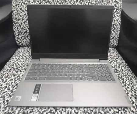 Tirane, shes Laptop + Wireless Mouse + Hardisk VERBATIM 1TB per 21000 Leke.