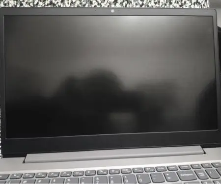 Tirane, shes Laptop + Wireless Mouse + Hardisk VERBATIM 1TB per 21000 Leke.