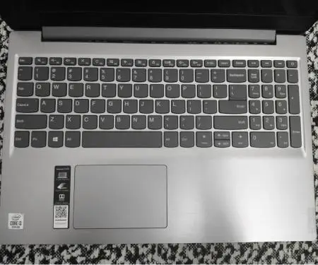 Tirane, shes Laptop + Wireless Mouse + Hardisk VERBATIM 1TB per 21000 Leke.