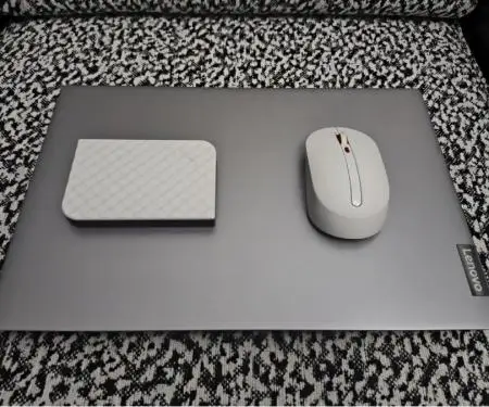 Tirane, shes Laptop + Wireless Mouse + Hardisk VERBATIM 1TB per 21000 Leke.