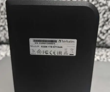 Tirane, shes Laptop + Wireless Mouse + Hardisk VERBATIM 1TB per 21000 Leke.