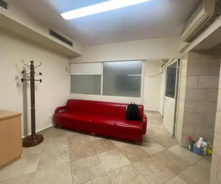 Zyre me qira Gjykata e RRethit Tirane 600 euro