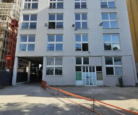 Jepet me qira godine industriale