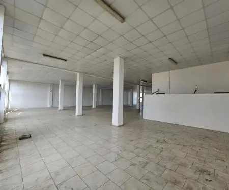 Jepet me qira godine industriale