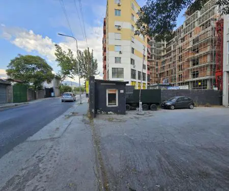 Jepet me qira godine industriale