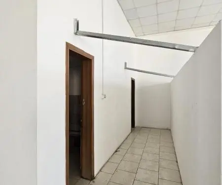 Jepet me qira godine industriale