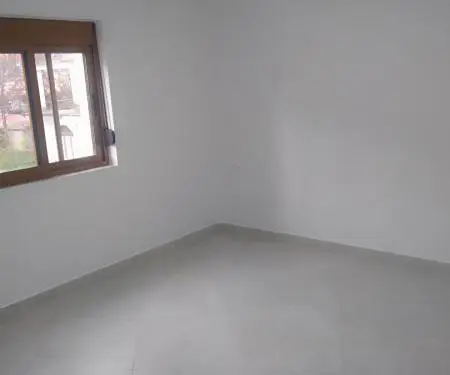 Apartament 1+1 me qera 74m3,kati2 i sapo rinovuar tërsisht.Çmimi 20000 në muaj i pa negociueshëm