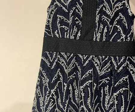 Fustan brend anglez blu me te bardhe