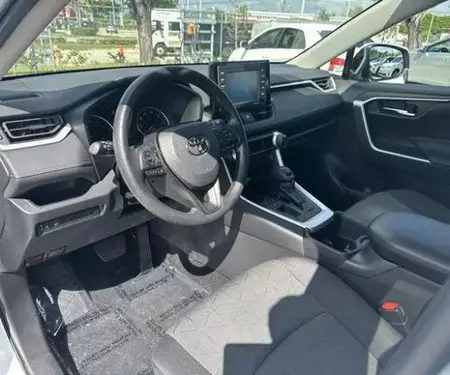 Toyota Rav-4 XLE , 2022, Accident Free. 