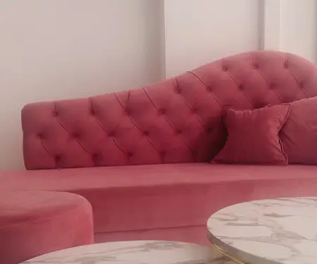 Shiten Tavolinat dhe divani