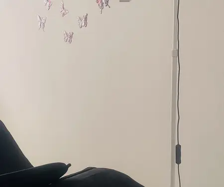 Shitet krevati , stoli , llampa