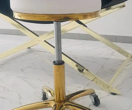 Shitet krevati , stoli , llampa - 7