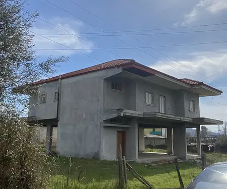 Shitet Shtepi Private ne Kucove - 7