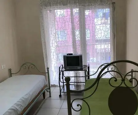 Shitet apartament 1+1 tek Pitagora, Yzberisht 95 000 eur