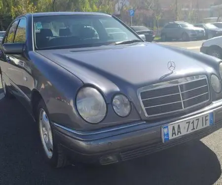 Mercedes Benz E220