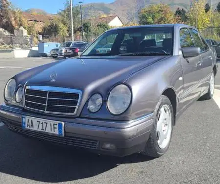 Mercedes Benz E220