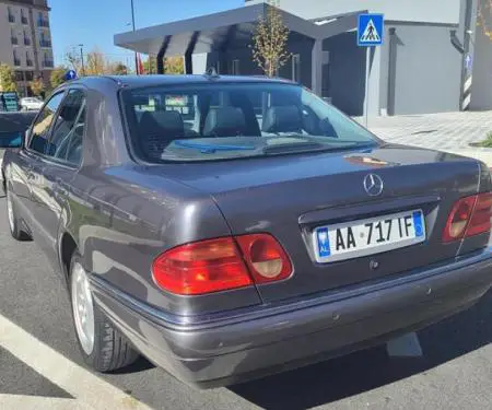 Mercedes Benz E220