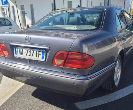 Mercedes Benz E220
