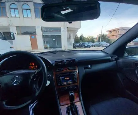 Shitet Mercedes benz C klass 220 classic viti 2001