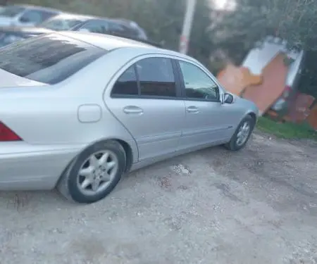 Shitet Mercedes benz C klass 220 classic viti 2001