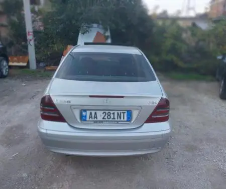 Shitet Mercedes benz C klass 220 classic viti 2001