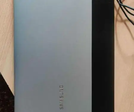 Laptop Samsung RV711 i3 4 GB / 500 GB 17.3'