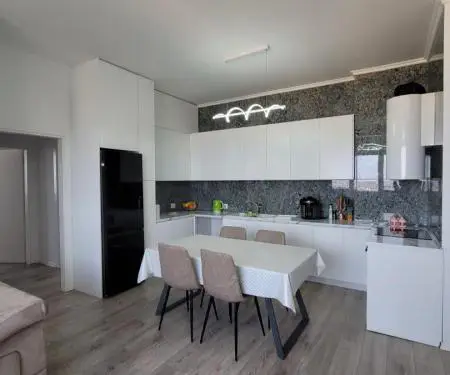 Jepet me qera apartament 2+1, pallat i ri, i sapomobiluar tek Ish Molla, Kinostudio. Cel: 0692043213
