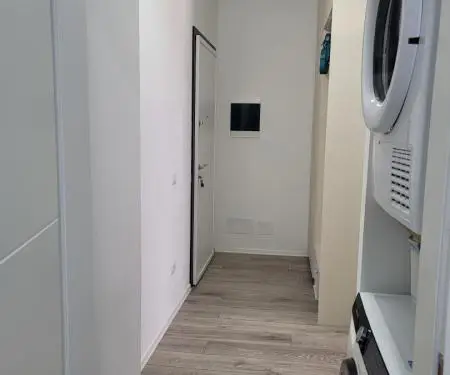 Jepet me qera apartament 2+1, pallat i ri, i sapomobiluar tek Ish Molla, Kinostudio. Cel: 0692043213 - 6