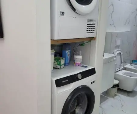 Jepet me qera apartament 2+1, pallat i ri, i sapomobiluar tek Ish Molla, Kinostudio. Cel: 0692043213 - 7