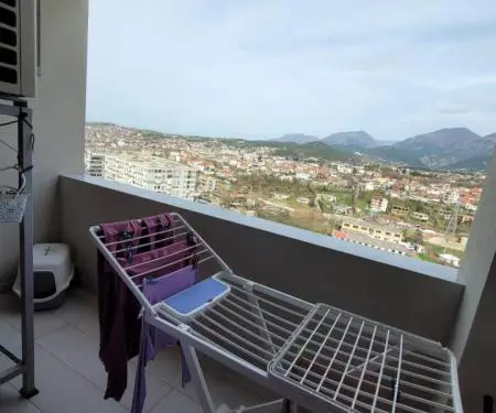 Jepet me qera apartament 2+1, pallat i ri, i sapomobiluar tek Ish Molla, Kinostudio. Cel: 0692043213 - 8