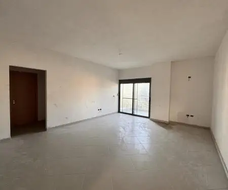 SARANDE SHITET 2+1+2