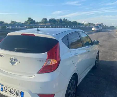 Jepet me qira Hyundai Accent