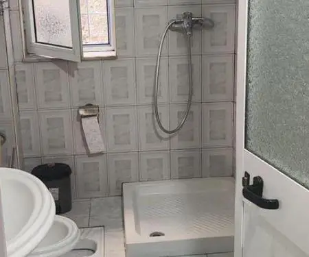 Shitet apartament 2+1 te brryli perball maternitetit te ri.