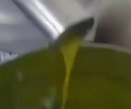 Vaj nga ullinj shekullor