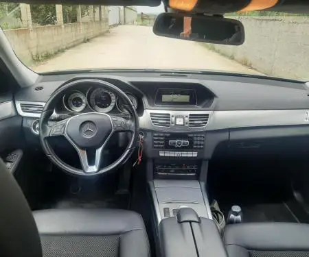 Mercedes Benz E250  4Matic - 6
