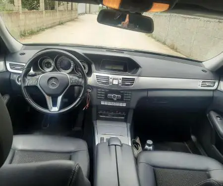 Mercedes Benz E250  4Matic - 7
