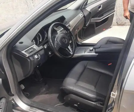 Mercedes Benz E250  4Matic - 8