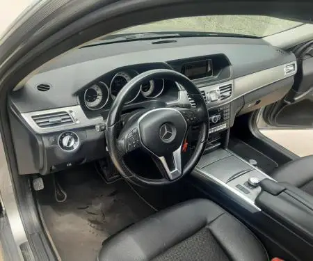 Mercedes Benz E250  4Matic - 9